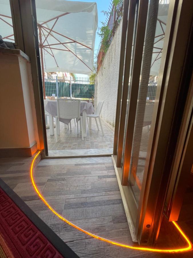 L'Oasi Di Luis Villa Napoli Esterno foto